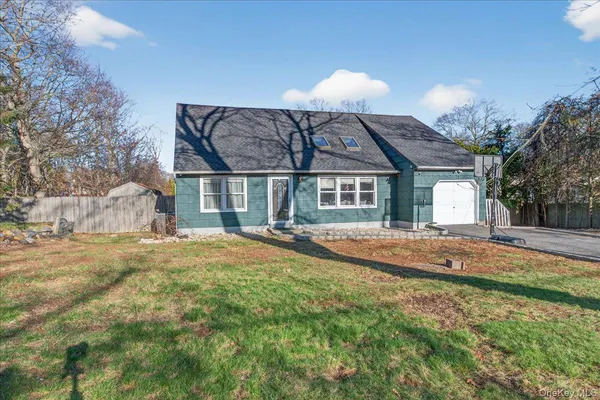 $750,000 | 528 Lockwood Drive, Shirley, NY 11967