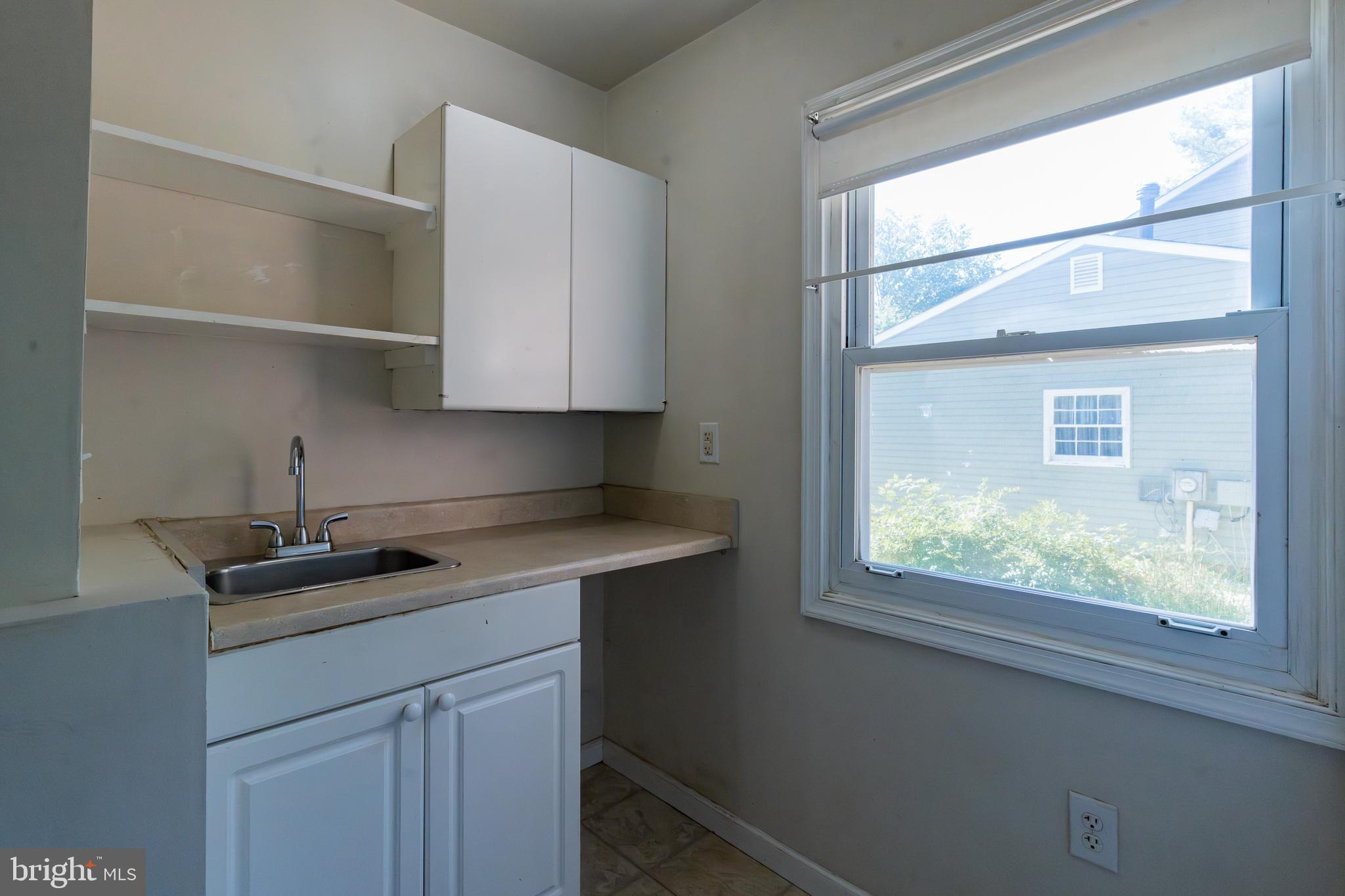 8717 Oxwell Lane Laurel, MD 20708 - Photo 15 of 27 Kitchenette