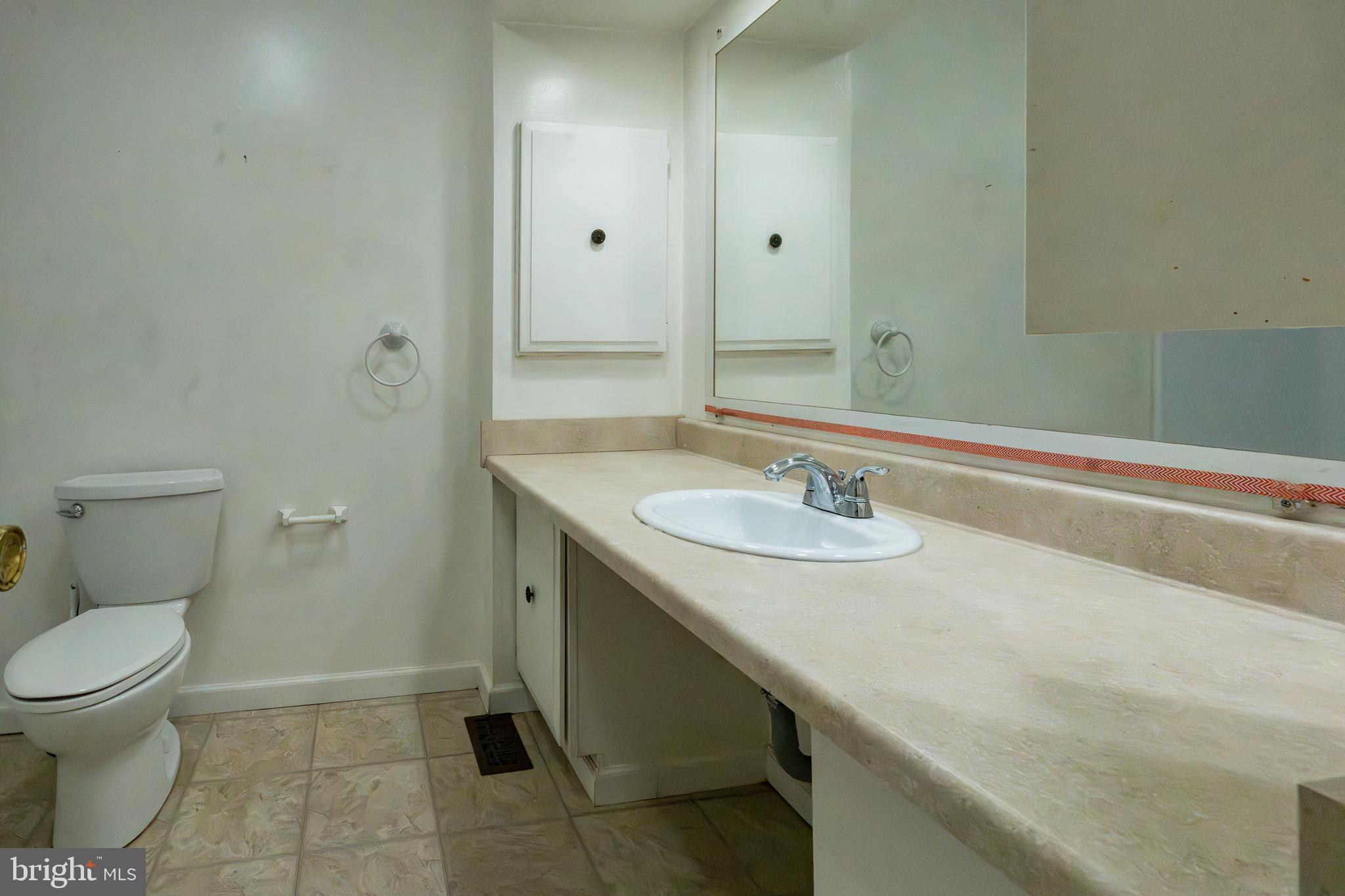 8717 Oxwell Lane Laurel, MD 20708 - Photo 17 of 27 Full Bathroom