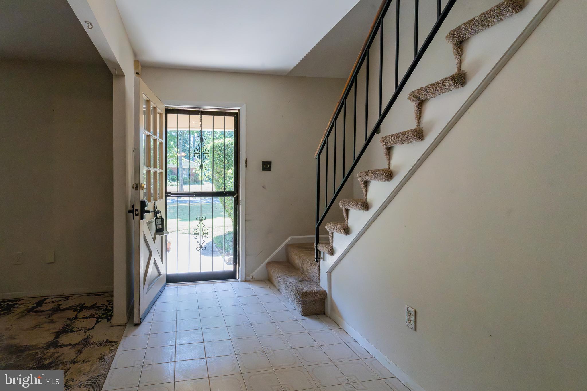 8717 Oxwell Lane Laurel, MD 20708 - Photo 2 of 27 Entryway