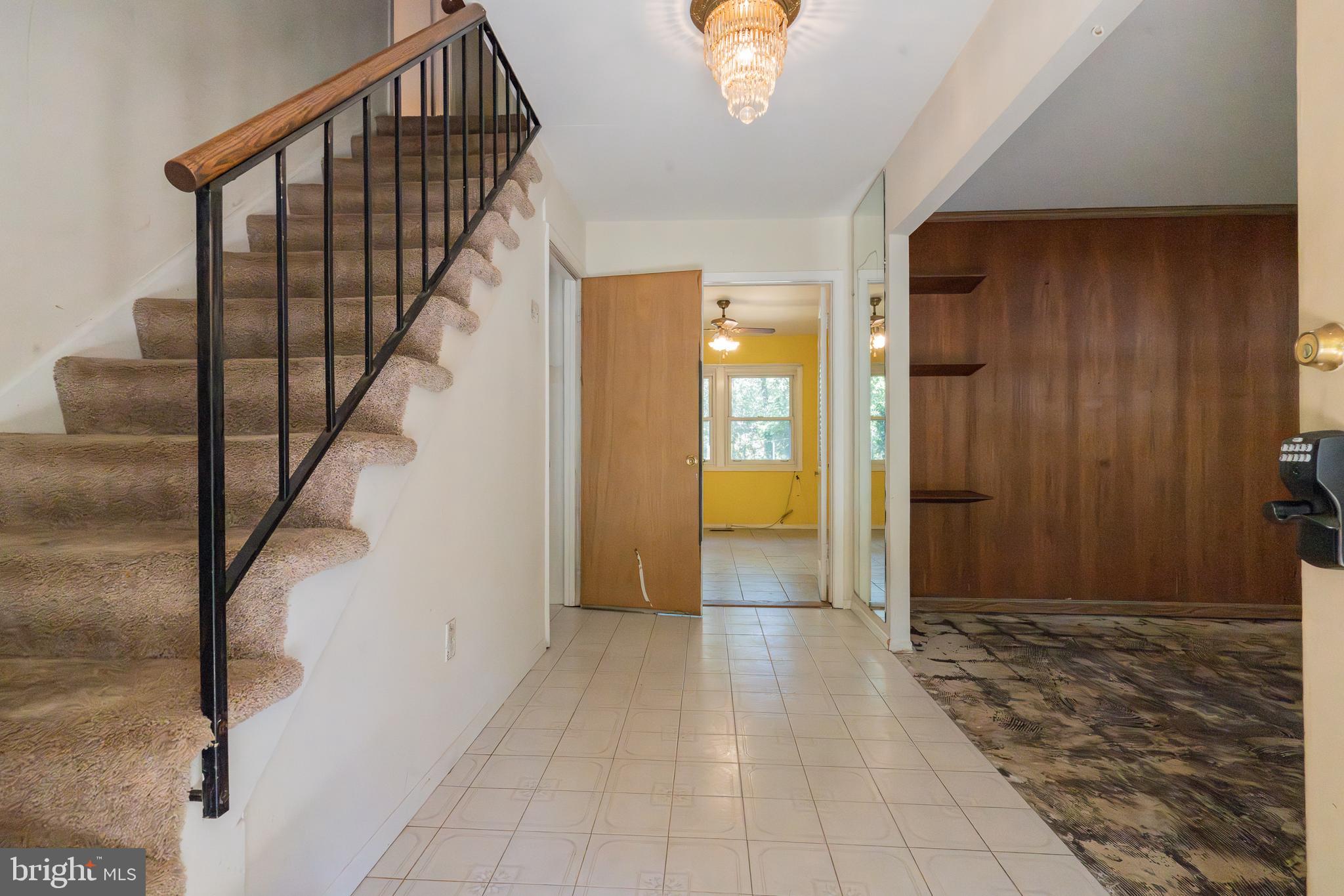 8717 Oxwell Lane Laurel, MD 20708 - Photo 3 of 27 Foyer