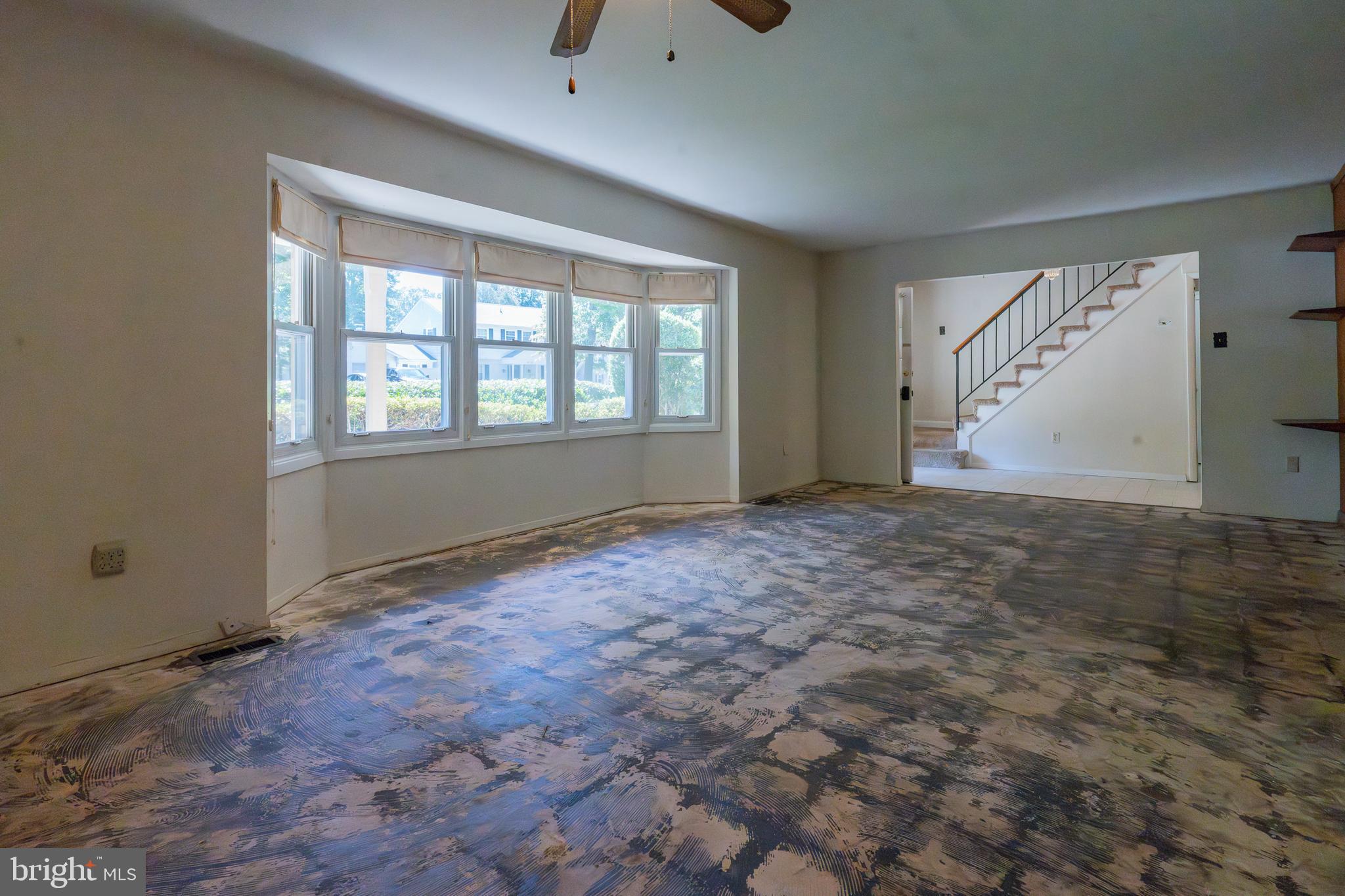 8717 Oxwell Lane Laurel, MD 20708 - Photo 5 of 27 Living Room