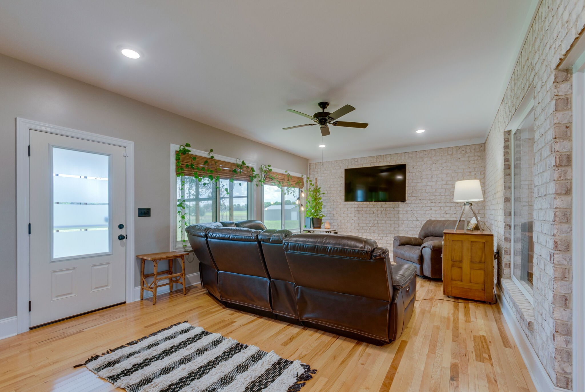32090 Ardmore Ridge Road Ardmore, TN 38449 - Photo 28 of 38 a living room with furniture and a flat screen tv