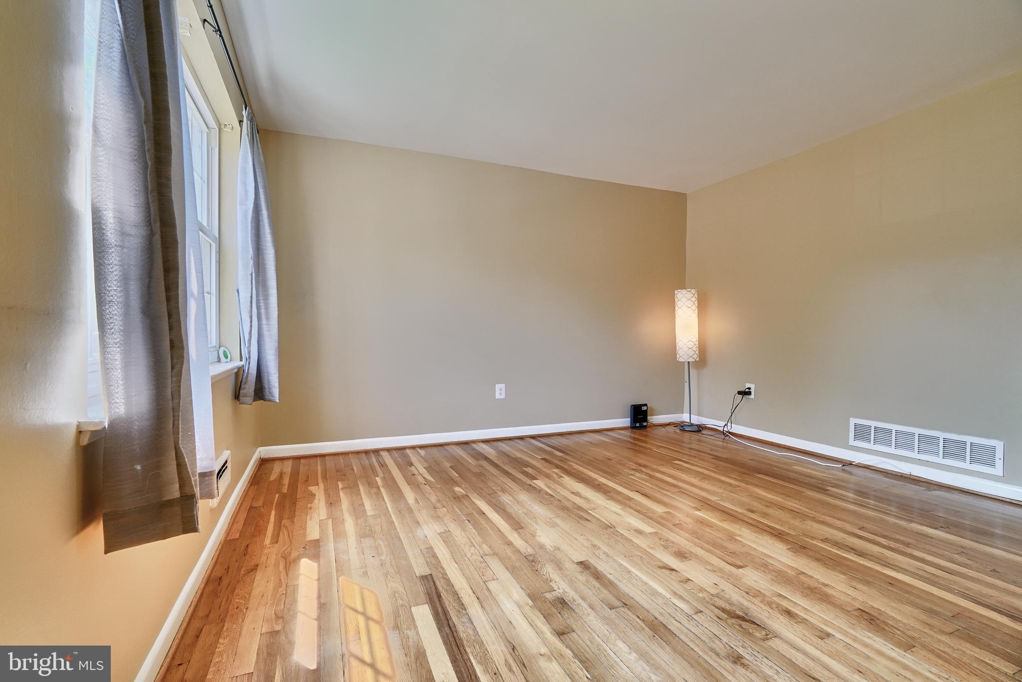 4806 Melbourne Road Baltimore, MD 21229 - Photo 4 of 39
