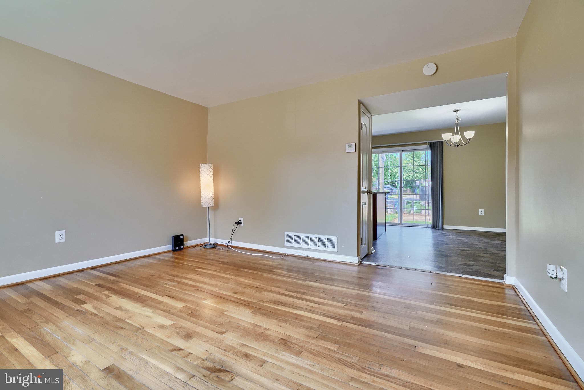 4806 Melbourne Road Baltimore, MD 21229 - Photo 5 of 39