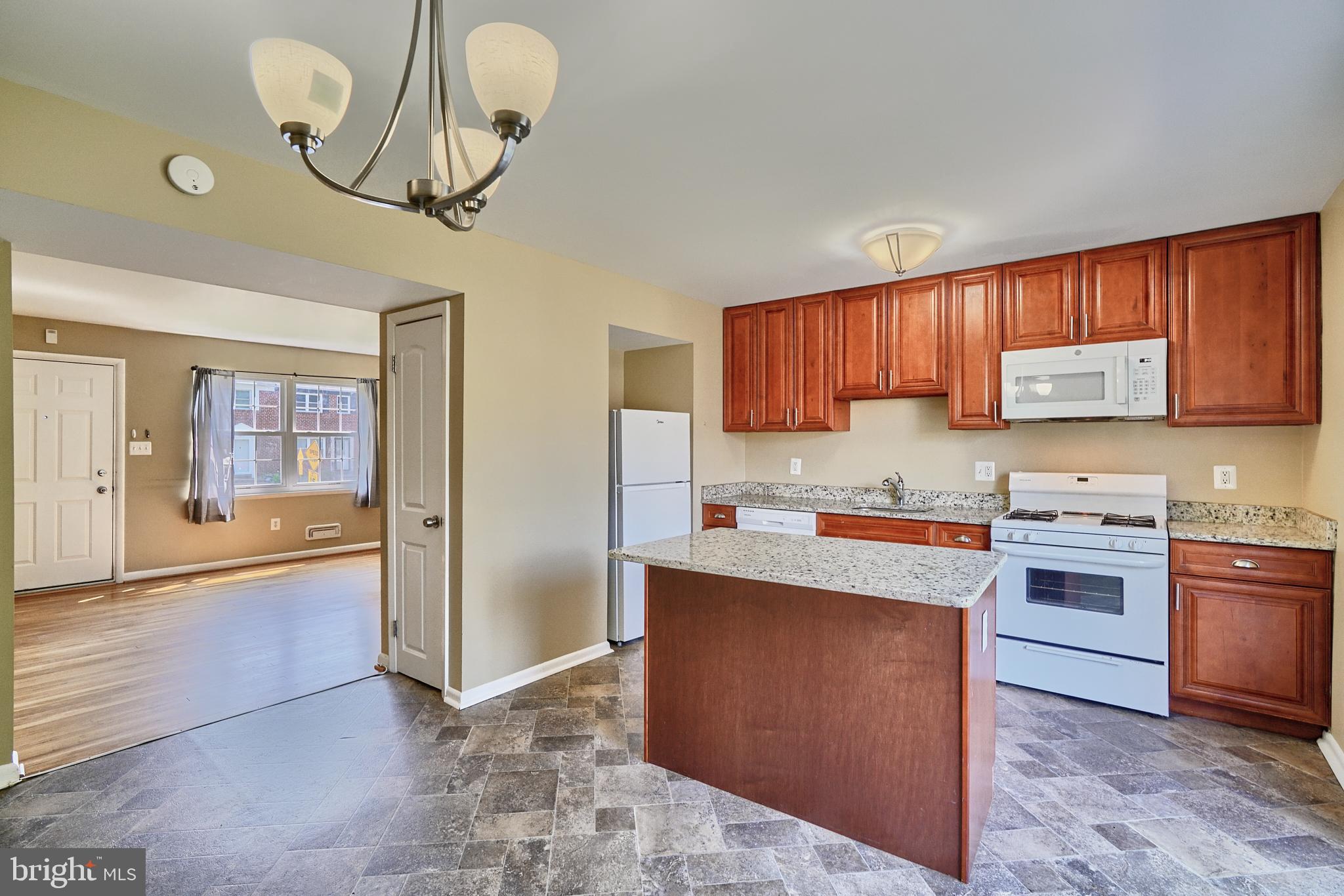 4806 Melbourne Road Baltimore, MD 21229 - Photo 7 of 39