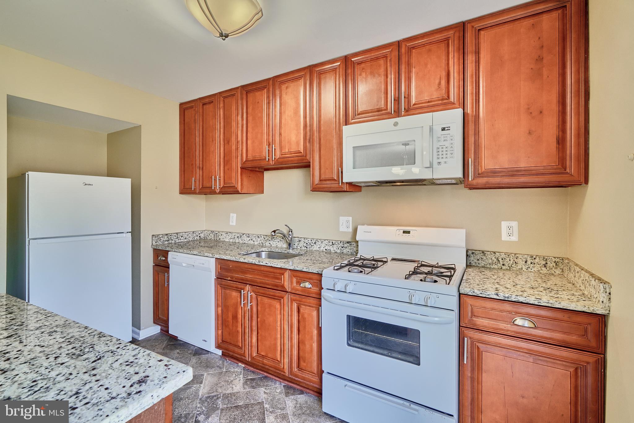 4806 Melbourne Road Baltimore, MD 21229 - Photo 8 of 39