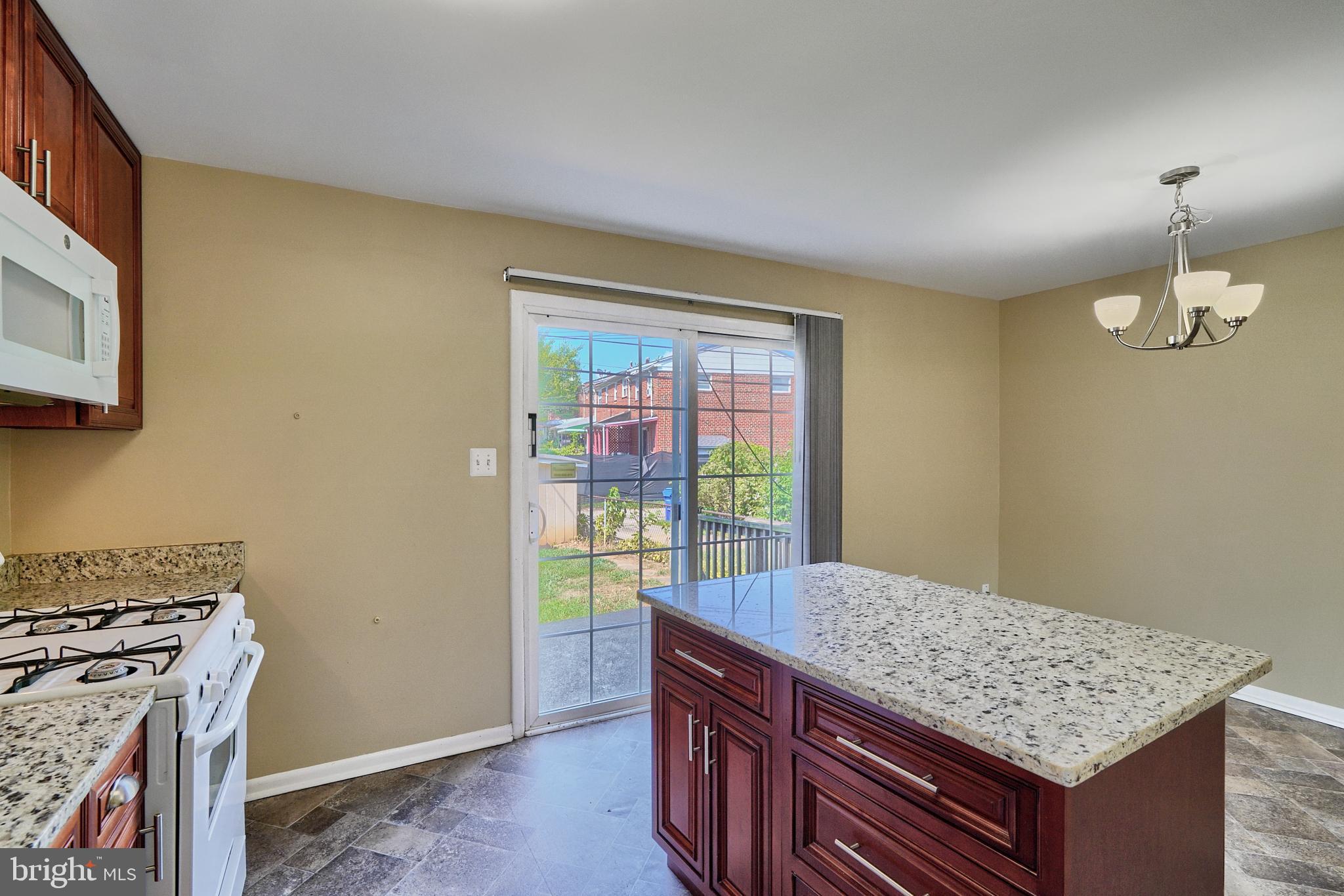 4806 Melbourne Road Baltimore, MD 21229 - Photo 10 of 39