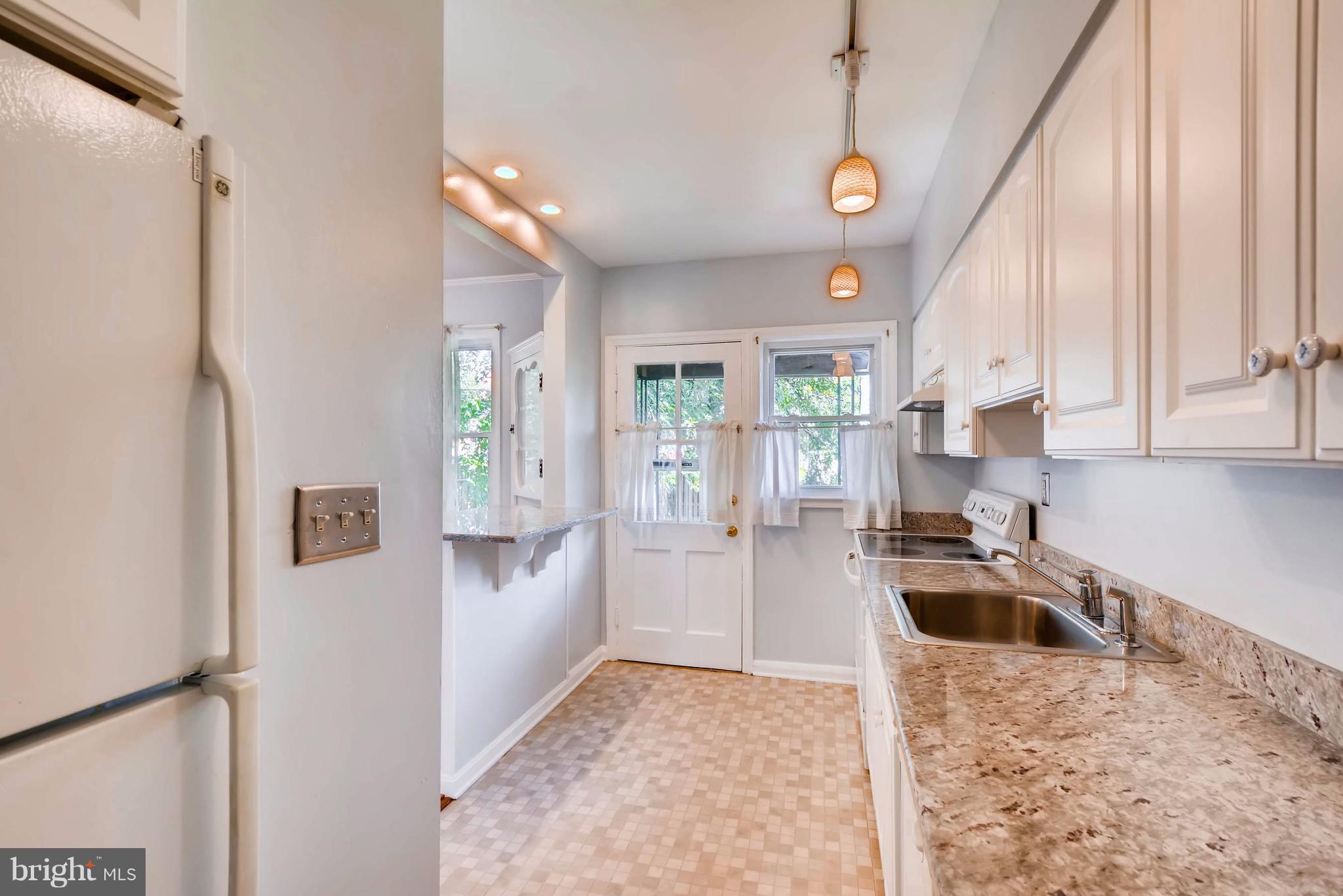 8317 Ridgely Oak Road Baltimore, MD 21234 - Photo 12 of 28 Kitchen