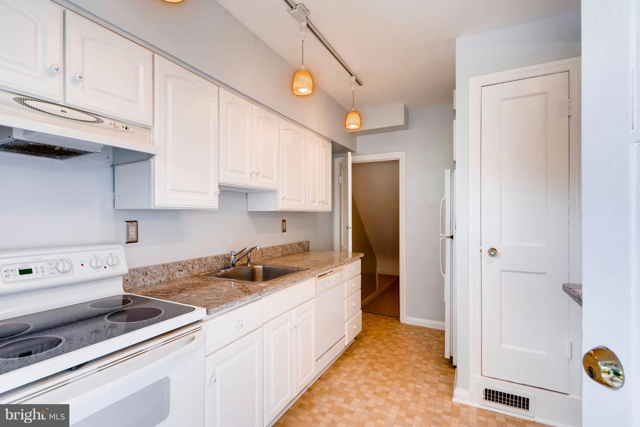 8317 Ridgely Oak Road Baltimore, MD 21234 - Photo 13 of 28 Kitchen