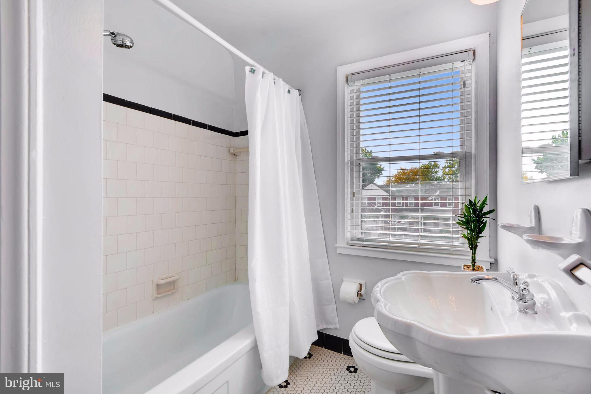 8317 Ridgely Oak Road Baltimore, MD 21234 - Photo 20 of 28 Bath