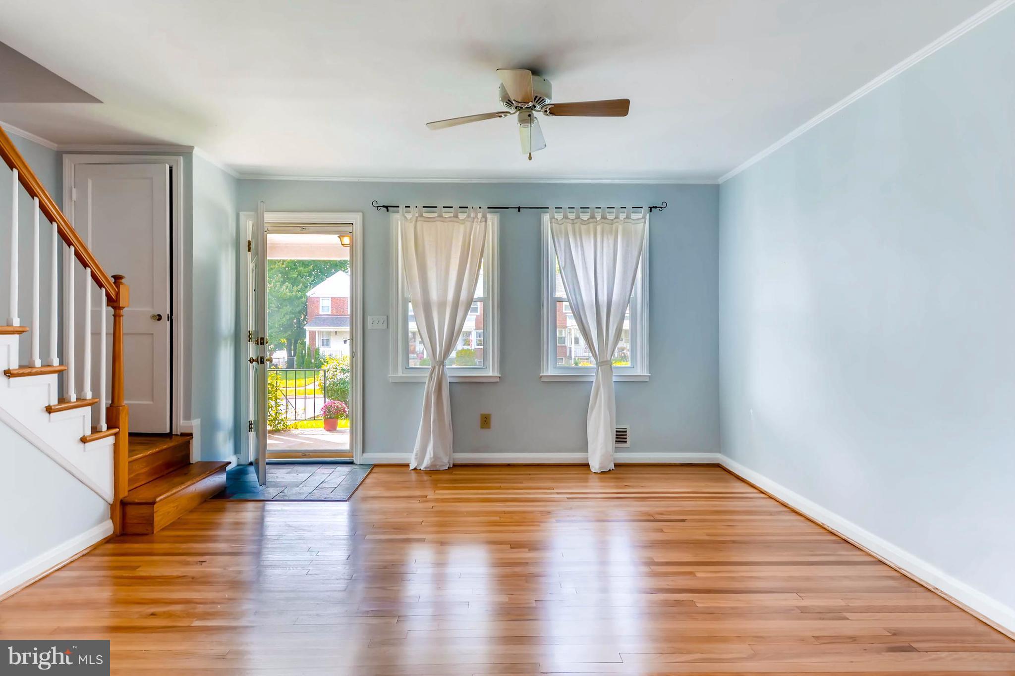 8317 Ridgely Oak Road Baltimore, MD 21234 - Photo 4 of 28 Living Room