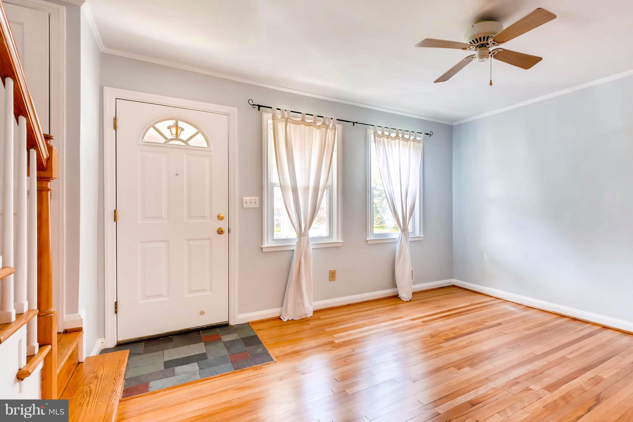 8317 Ridgely Oak Road Baltimore, MD 21234 - Photo 5 of 28 Living Room