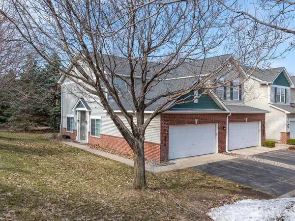 $260,000 | 8010 Stratford Circle South, Shakopee, MN 55379
