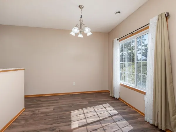 $260,000 | 8010 Stratford Circle South, Shakopee, MN 55379