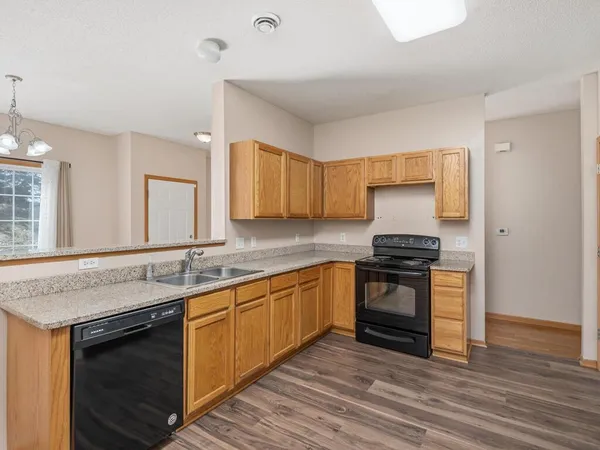 $260,000 | 8010 Stratford Circle South, Shakopee, MN 55379