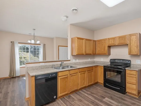$260,000 | 8010 Stratford Circle South, Shakopee, MN 55379