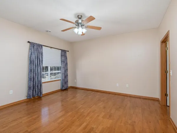 $260,000 | 8010 Stratford Circle South, Shakopee, MN 55379