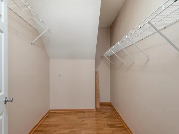 $260,000 | 8010 Stratford Circle South, Shakopee, MN 55379