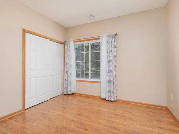 $260,000 | 8010 Stratford Circle South, Shakopee, MN 55379