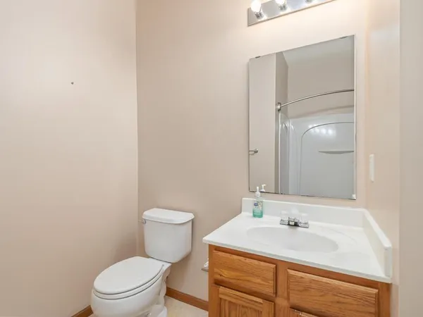 $260,000 | 8010 Stratford Circle South, Shakopee, MN 55379