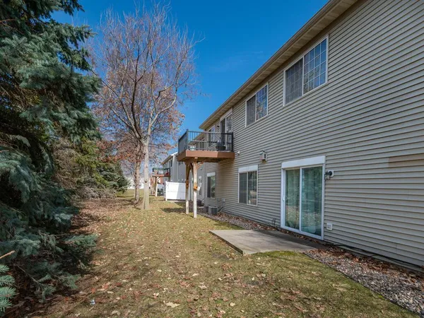 $260,000 | 8010 Stratford Circle South, Shakopee, MN 55379