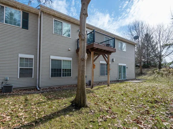 $260,000 | 8010 Stratford Circle South, Shakopee, MN 55379