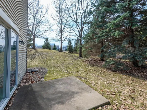 $260,000 | 8010 Stratford Circle South, Shakopee, MN 55379