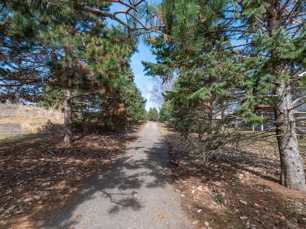 $260,000 | 8010 Stratford Circle South, Shakopee, MN 55379