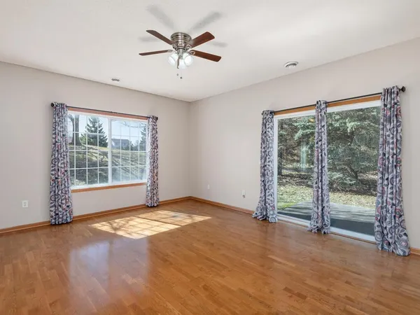 $260,000 | 8010 Stratford Circle South, Shakopee, MN 55379