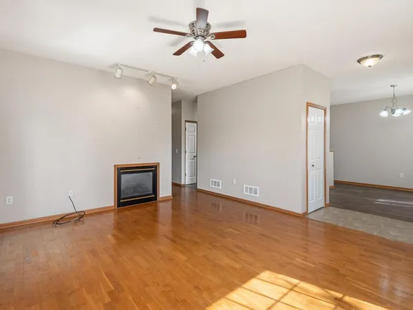 $260,000 | 8010 Stratford Circle South, Shakopee, MN 55379