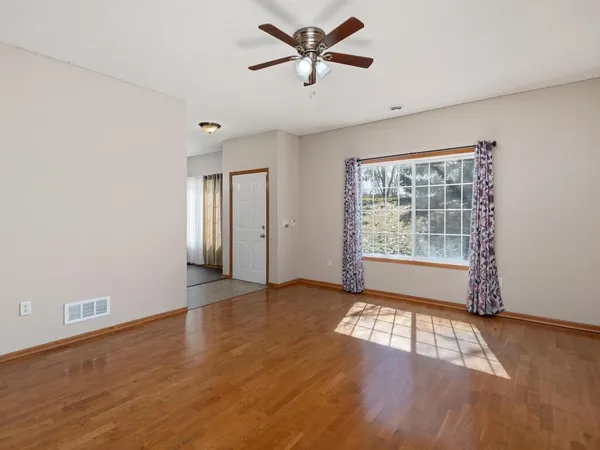 $260,000 | 8010 Stratford Circle South, Shakopee, MN 55379