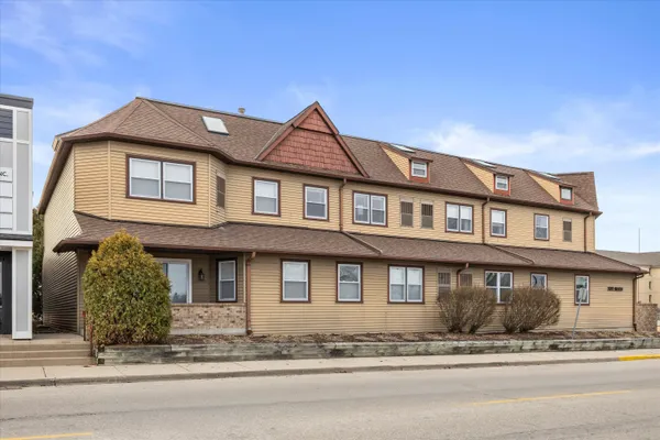 $229,900 | 100 Main Street, Unit 204, Pewaukee, WI 53072
