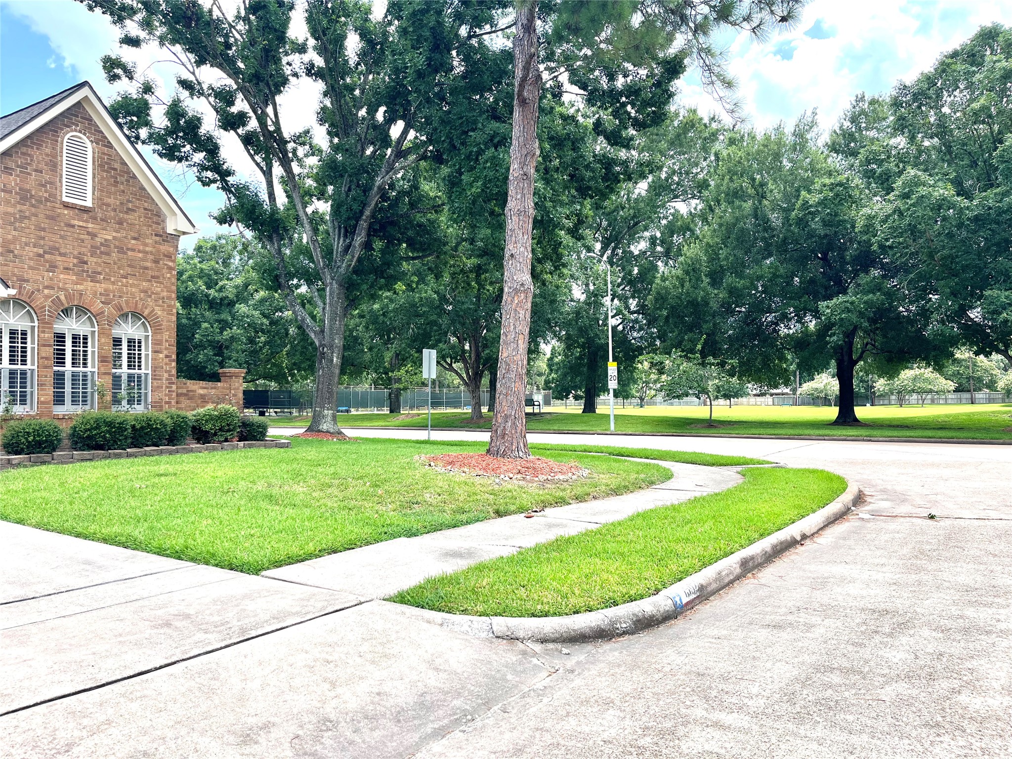 1502 Beechurst Court Houston, TX 77062 - Photo 2 of 3