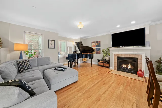 $2,995 | 3922 Wehrman Avenue, Unit 3922, Schiller Park, IL 60176