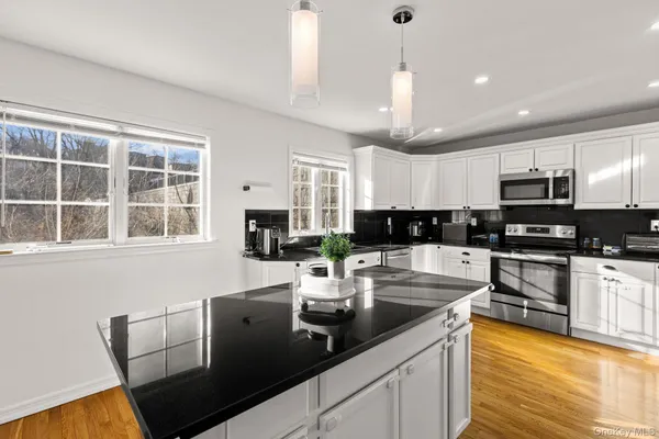 $749,999 | 7-2 Wells Park Drive, Yonkers, NY 10705