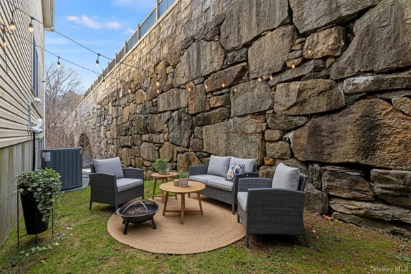 $749,999 | 7-2 Wells Park Drive, Yonkers, NY 10705