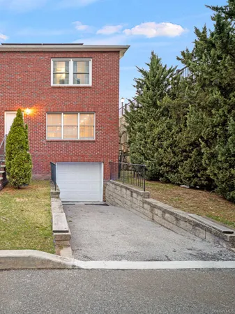 $749,999 | 7-2 Wells Park Drive, Yonkers, NY 10705