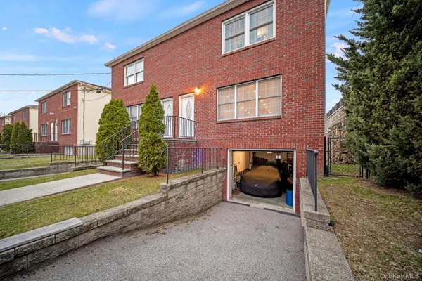 $749,999 | 7-2 Wells Park Drive, Yonkers, NY 10705