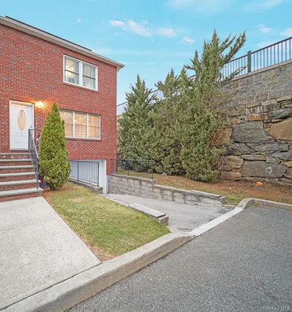 $749,999 | 7-2 Wells Park Drive, Yonkers, NY 10705