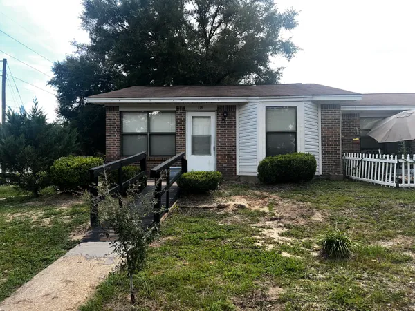 $950 | 102 Lake Street, Crestview, FL 32539