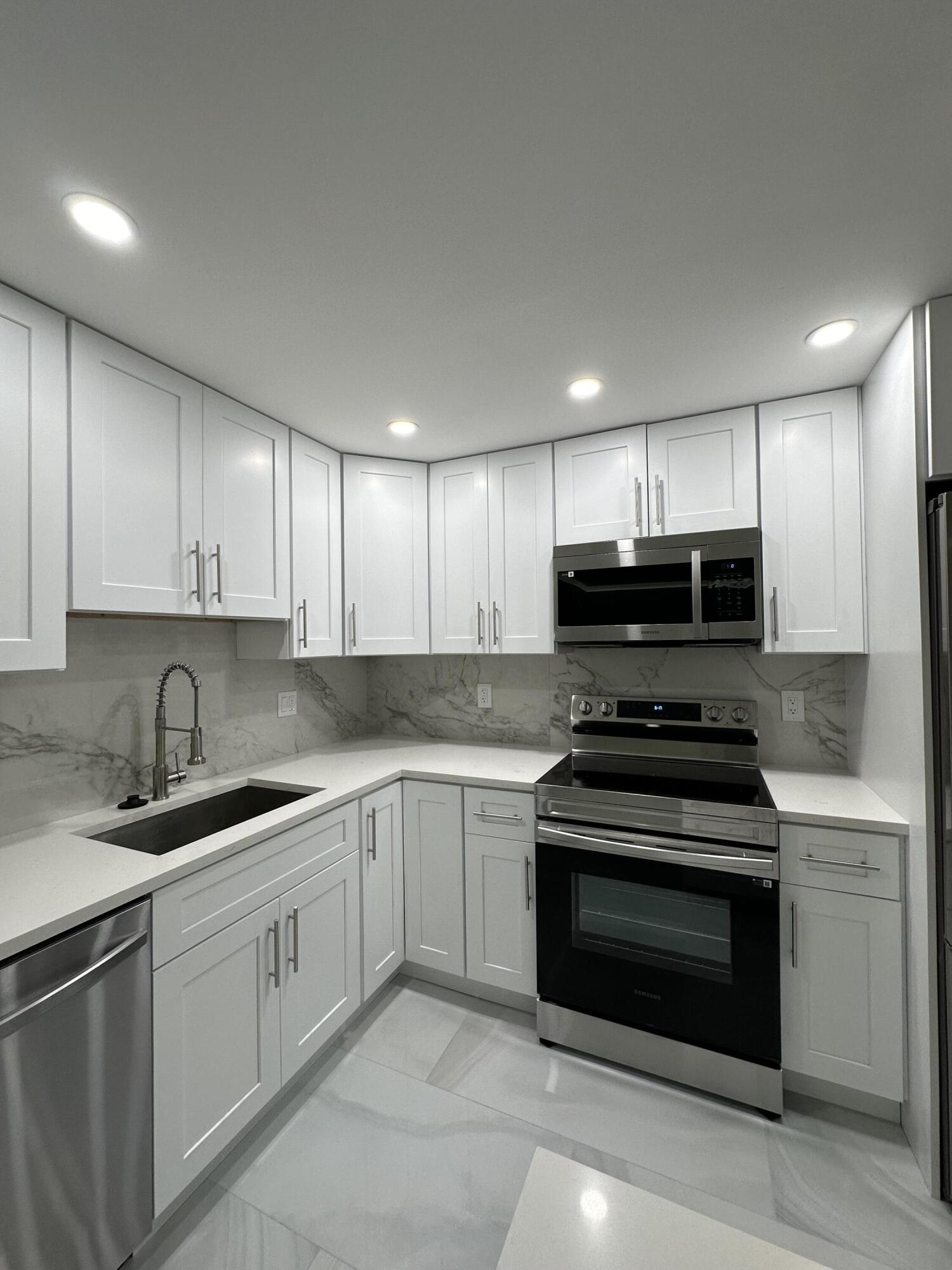2022 Lincoln B Boca Raton, FL 33434 - Photo 2 of 31 IMG_3172
