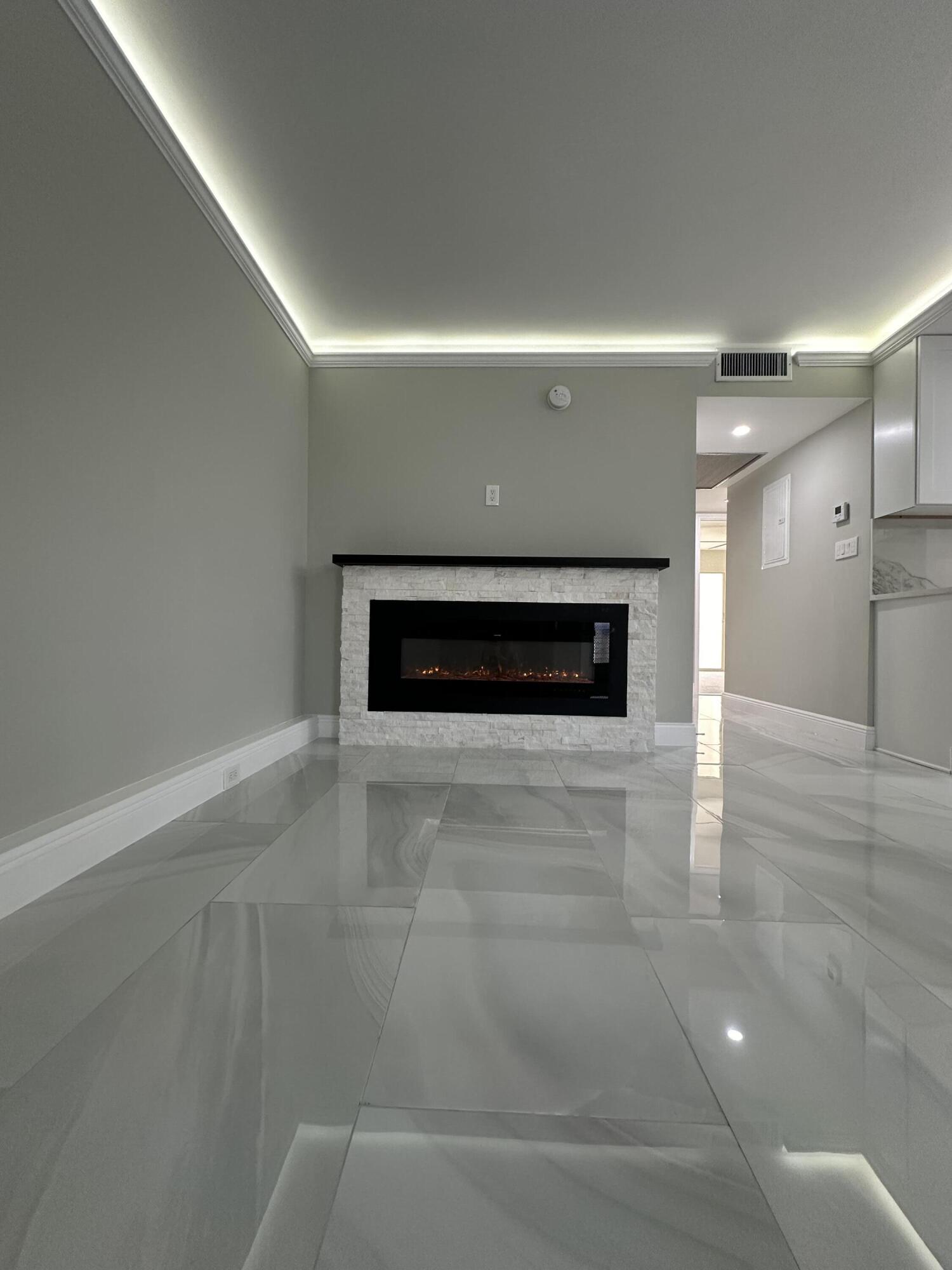 2022 Lincoln B Boca Raton, FL 33434 - Photo 10 of 31 IMG_3173