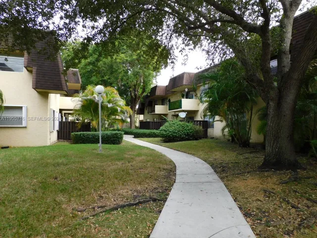 $2,350 | 13707 Southwest 91st Court, Unit 251, Miami, FL 33176