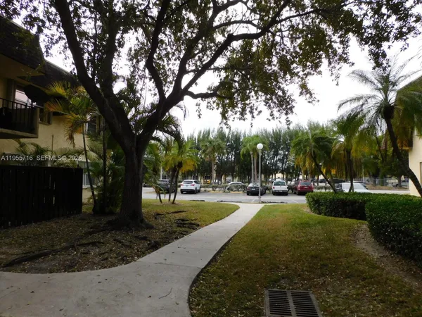 $2,350 | 13707 Southwest 91st Court, Unit 251, Miami, FL 33176