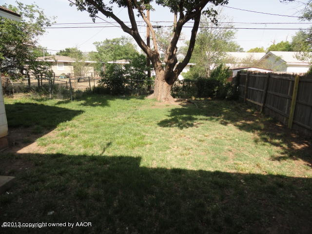 4002 South Jackson Street Amarillo, TX 79110 - Photo 9 of 9 a view of backyard with green space