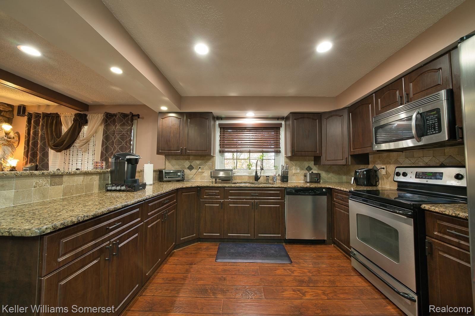 3107 Elmcrest Road Sterling Heights, MI 48310 - Photo 20 of 33 DSC03073.jpg