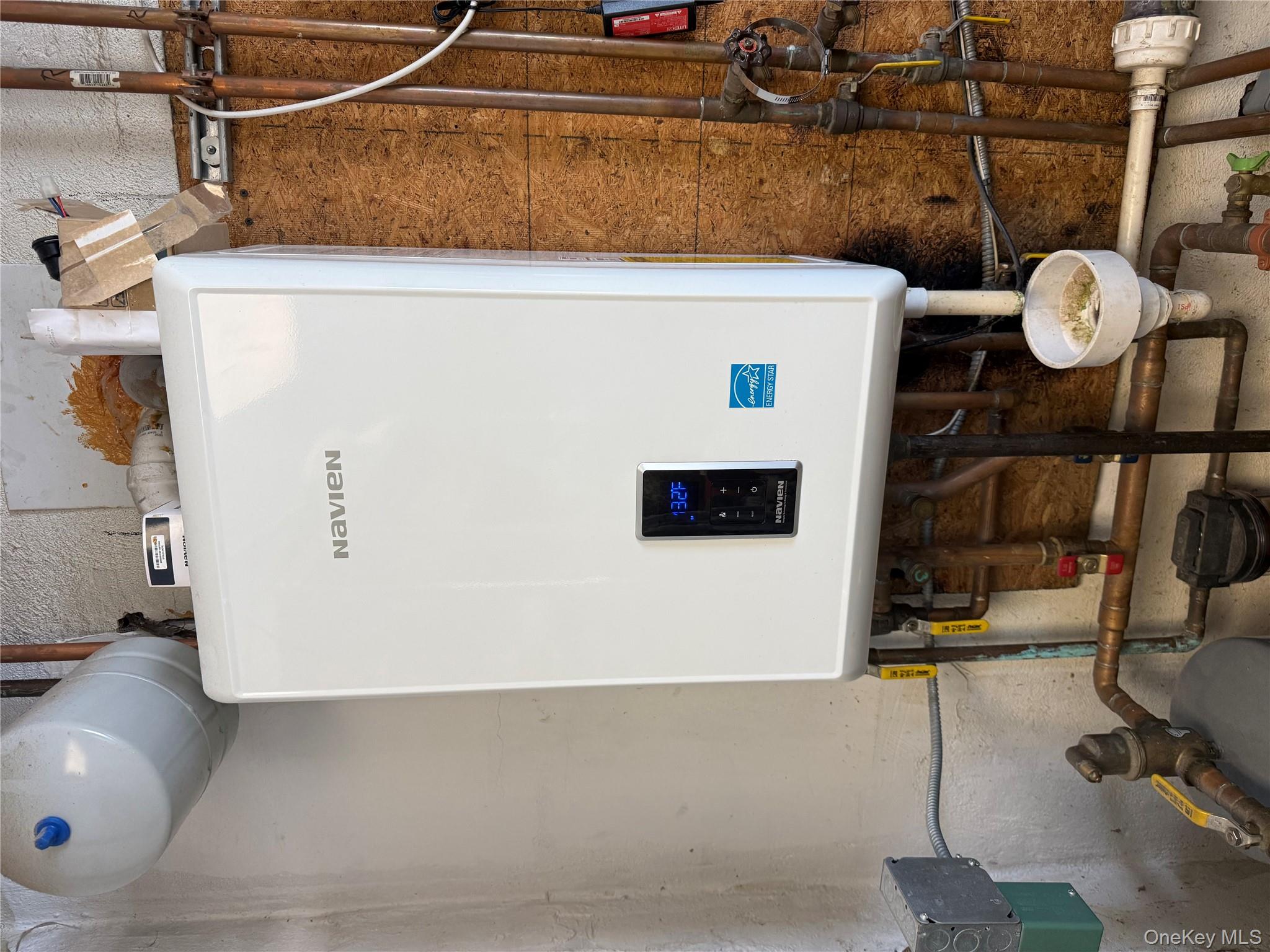 55 Lester Avenue Freeport, NY 11520 - Photo 37 of 38 a close view of light