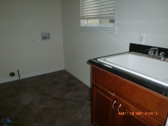 1715 Milverton Road Troy, MI 48083 - Photo 17 of 27 Laundry