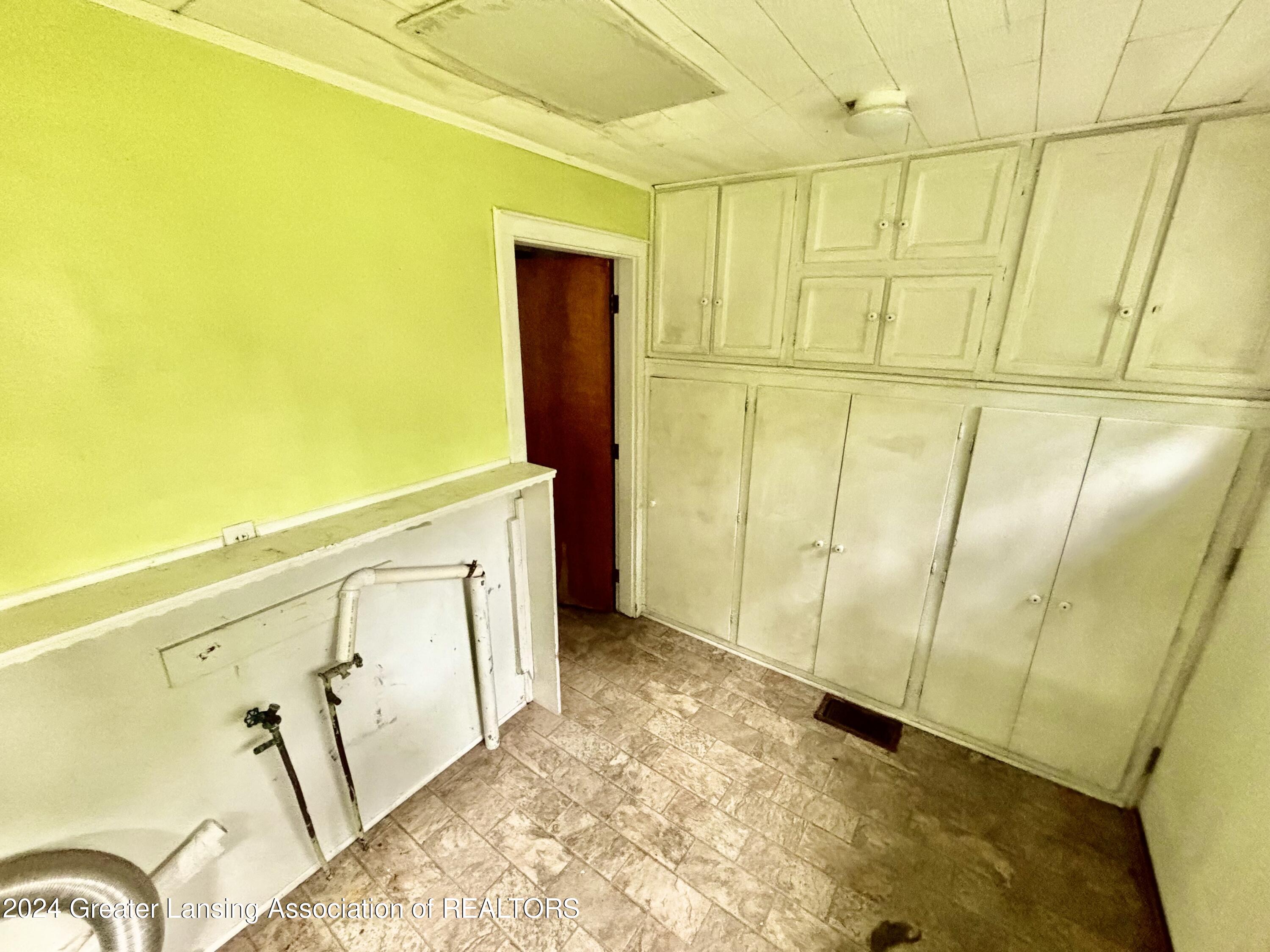 334 West Holmes Road Lansing, MI 48910 - Photo 20 of 29 IMG_5891